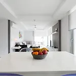 El Yate מלון דירות 4*